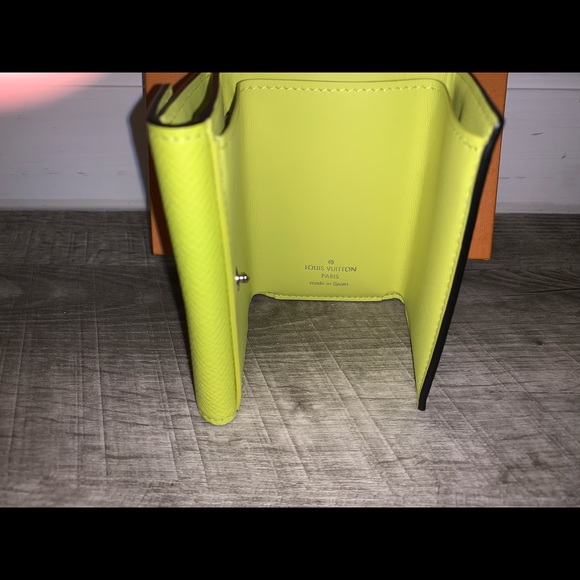 Louis Vuitton taigarama discovery compact wallet - Picture 3 of 8